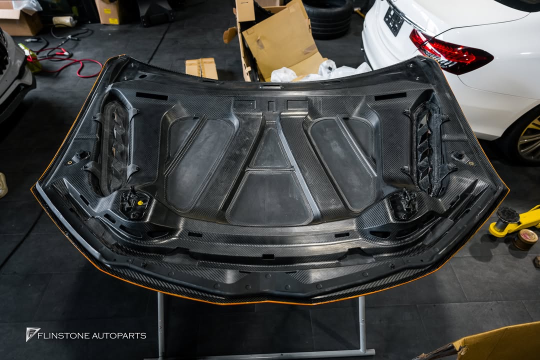 ฝากระโปรงทรง Performante