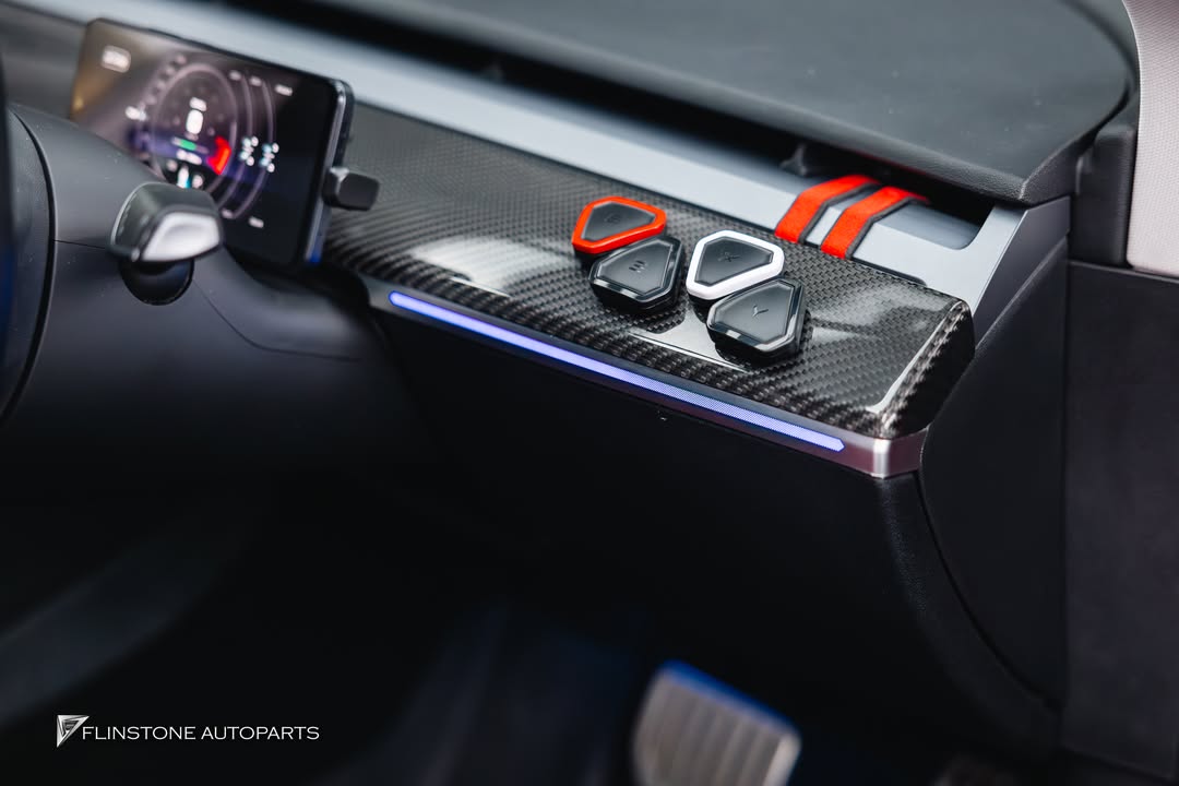 ไฟภายใน TESLA Model Y 4