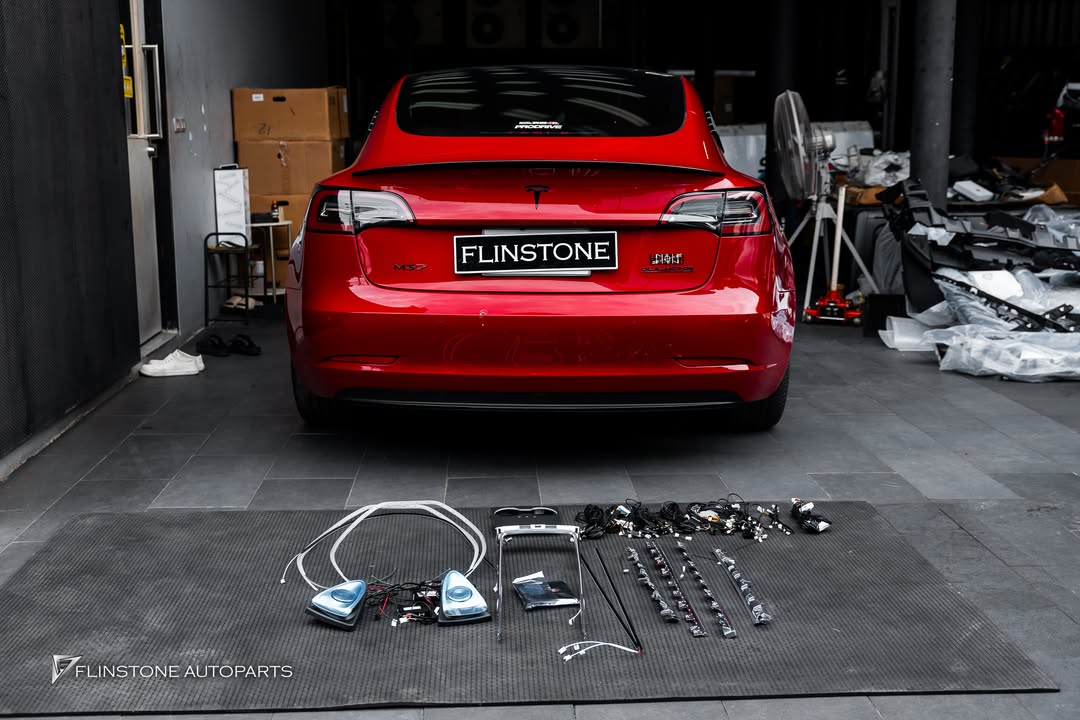 ไฟภายใน TESLA Model Y 1