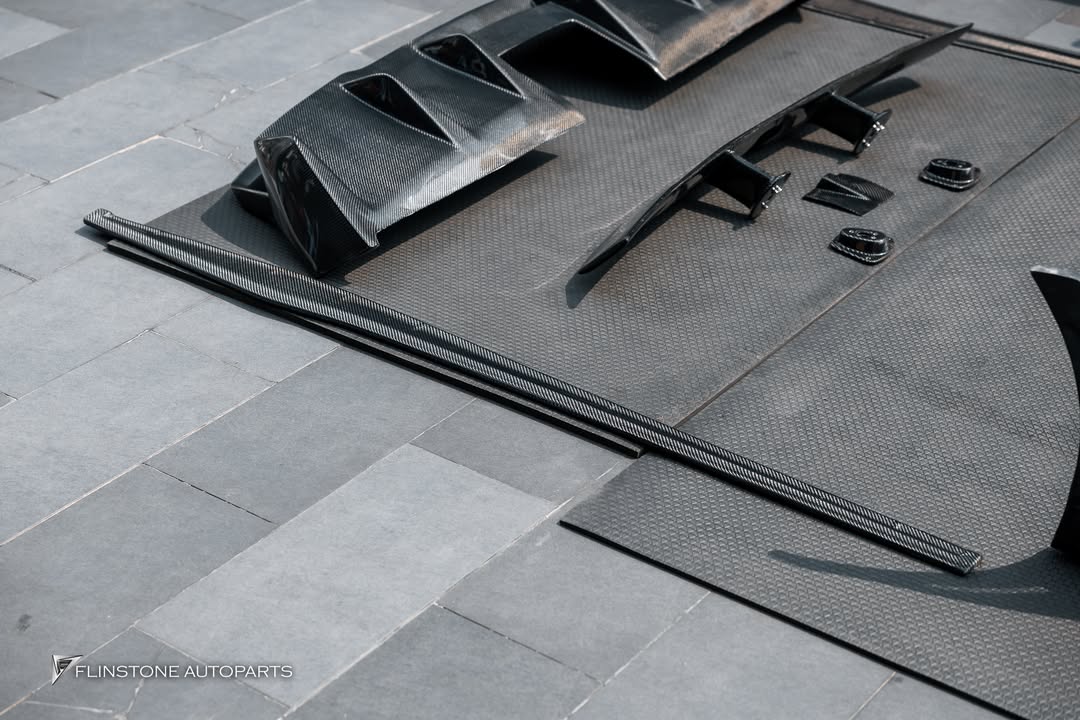 ชุดแต่งคาร์บอน LAMBORGHINI Gallardo Superleggera