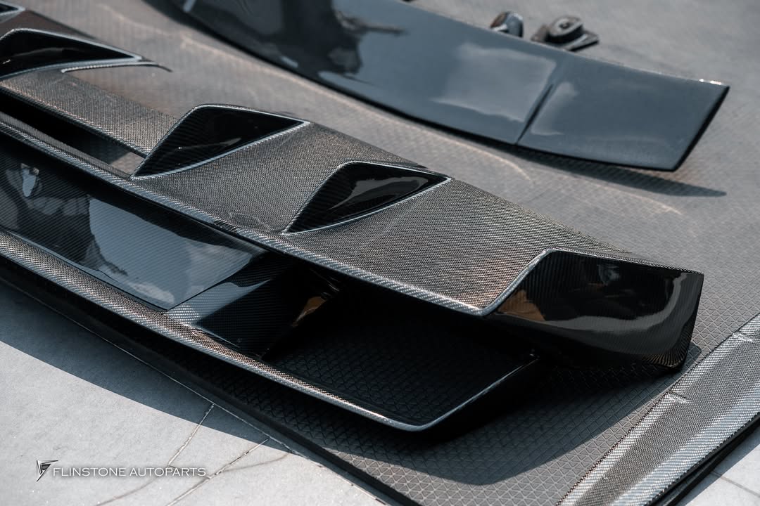 ชุดแต่งคาร์บอน LAMBORGHINI Gallardo Superleggera