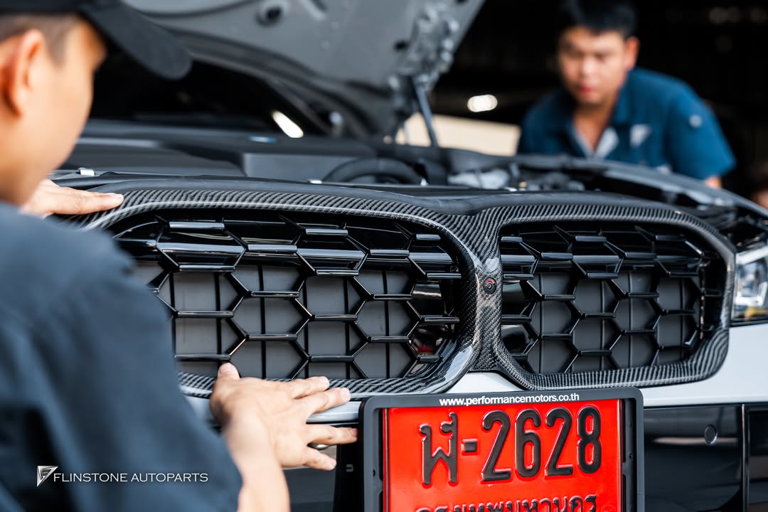 กระจังหน้าคาร์บอน