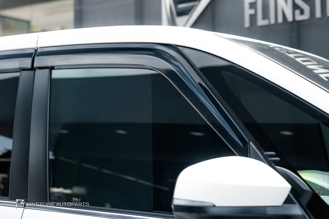 คิ้วกันสาด TOYOTA Voxy