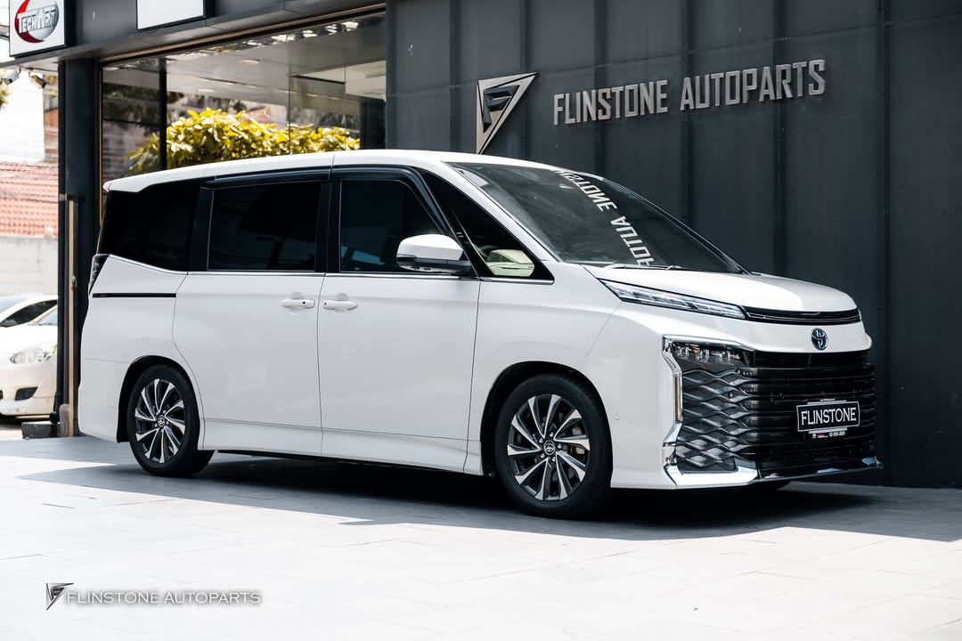 คิ้วกันสาด TOYOTA Voxy