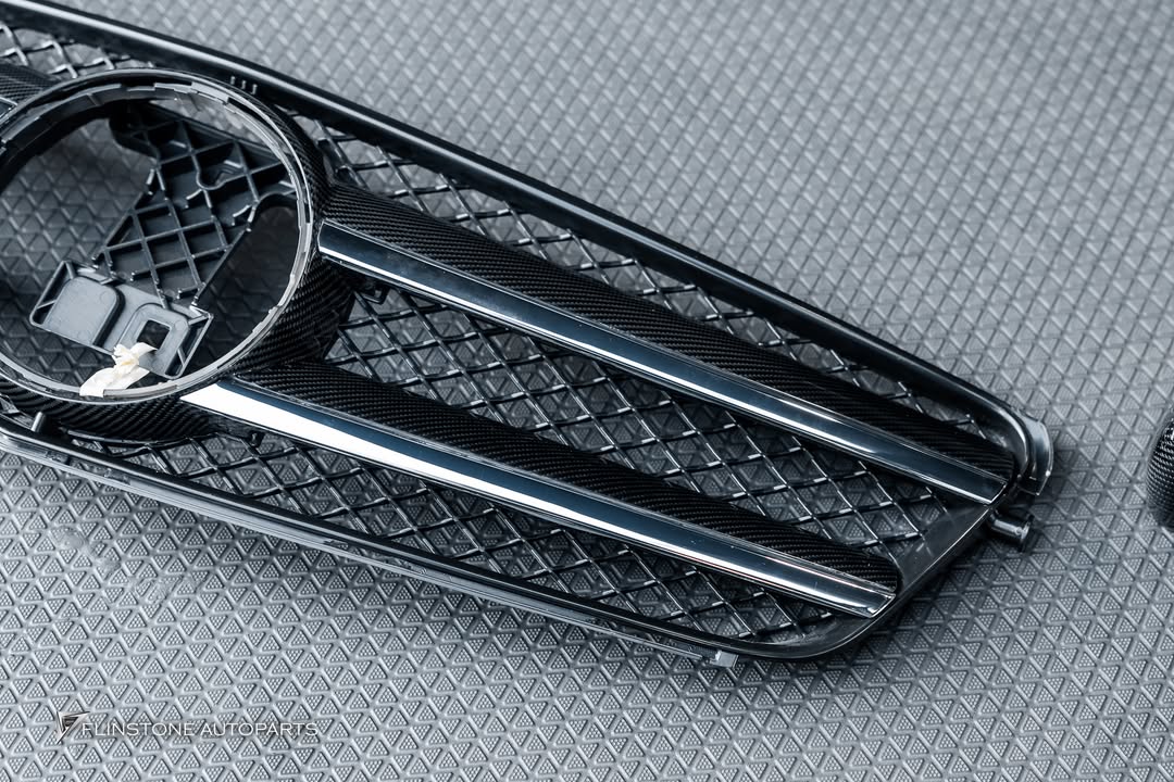 กระจังหน้าคาร์บอน