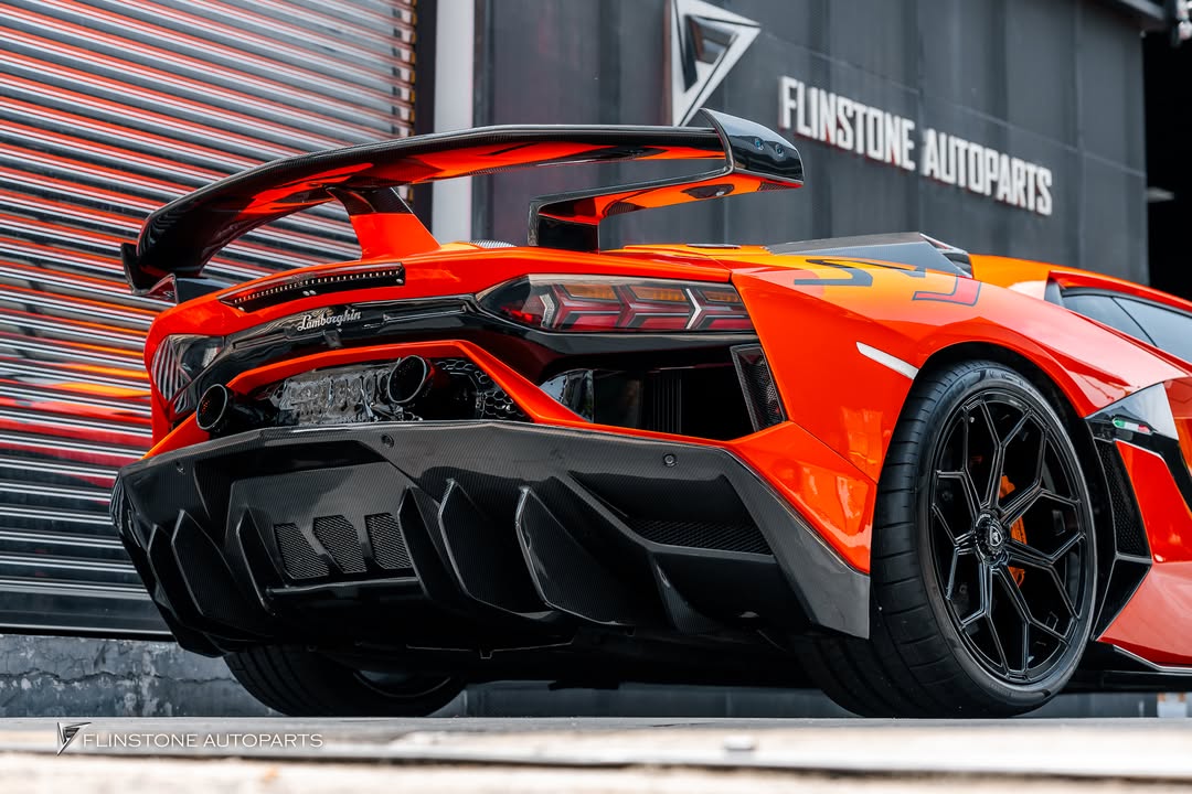 Lamborghini Aventador SVJ in action