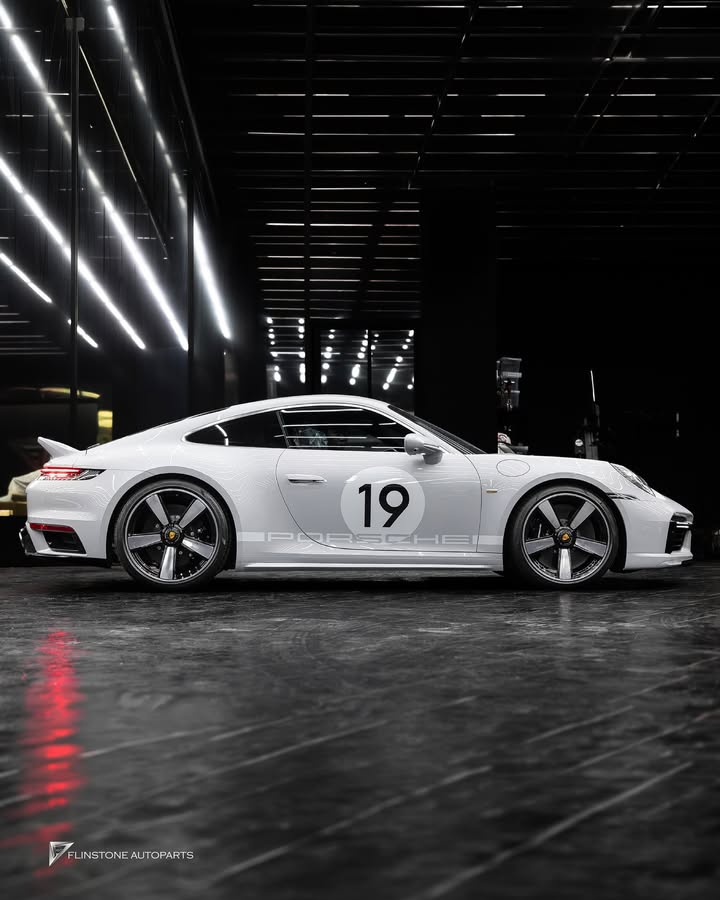 Porsche 992 Sport Classic Exterior