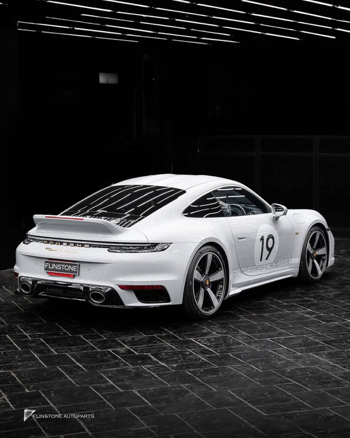 Porsche 992 Sport Classic Features