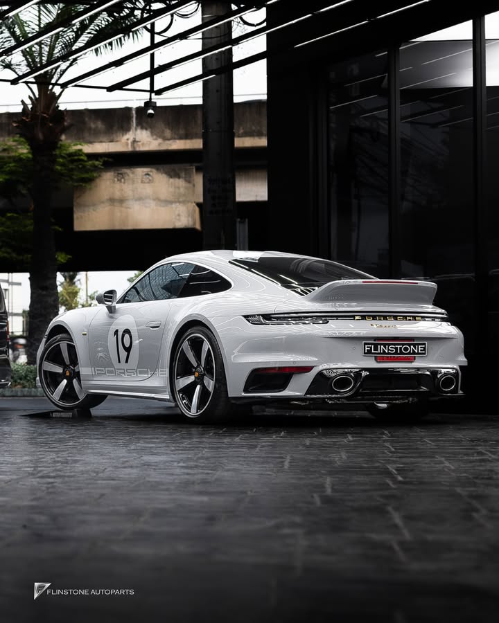 Porsche 992 Sport Classic