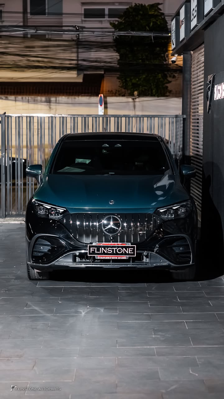 กระจังหน้า EQE53 AMG
