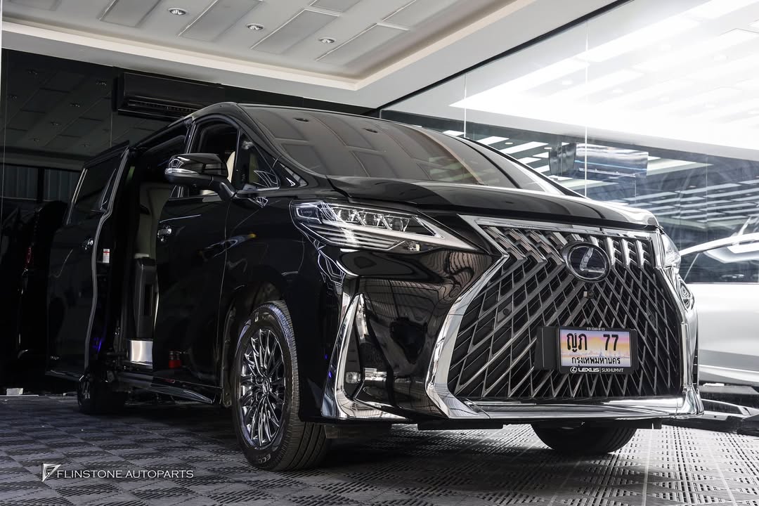 LEXUS Lm300h