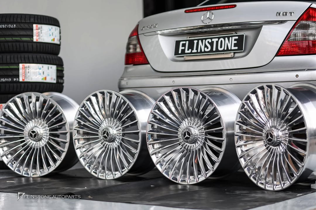 ล้อ Custom Forged พร้อม Center Lock