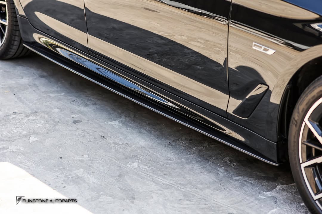 M Performance Black Side Skirt