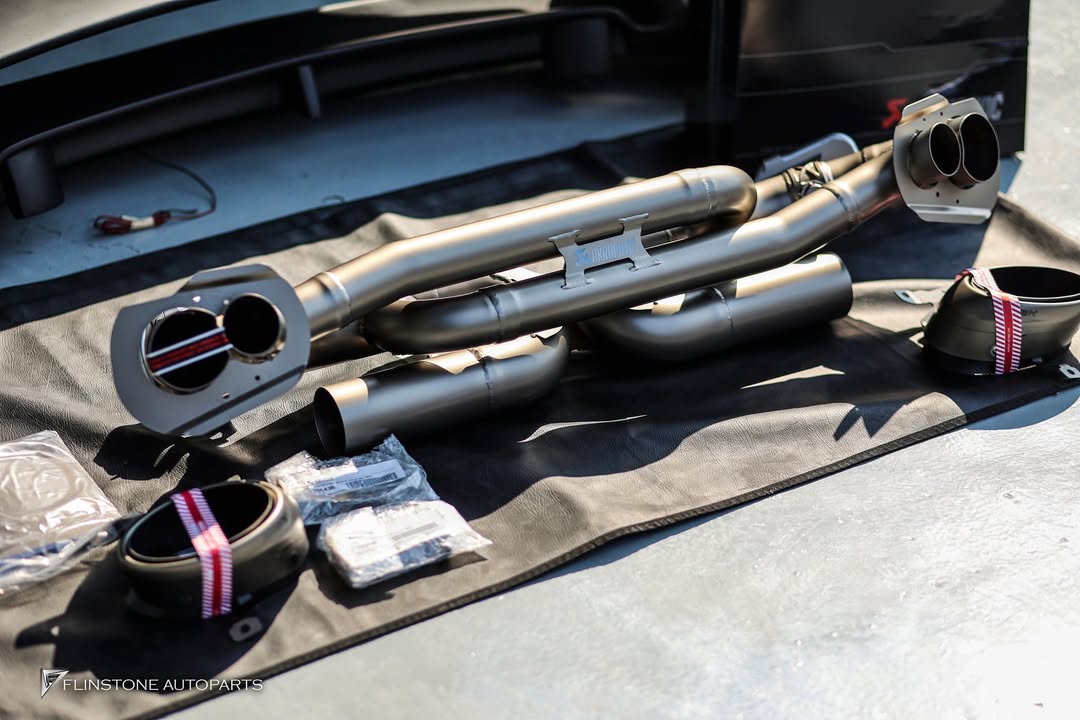 ท่อ AKRAPOVIC สำหรับ PORSCHE 992 Carrera