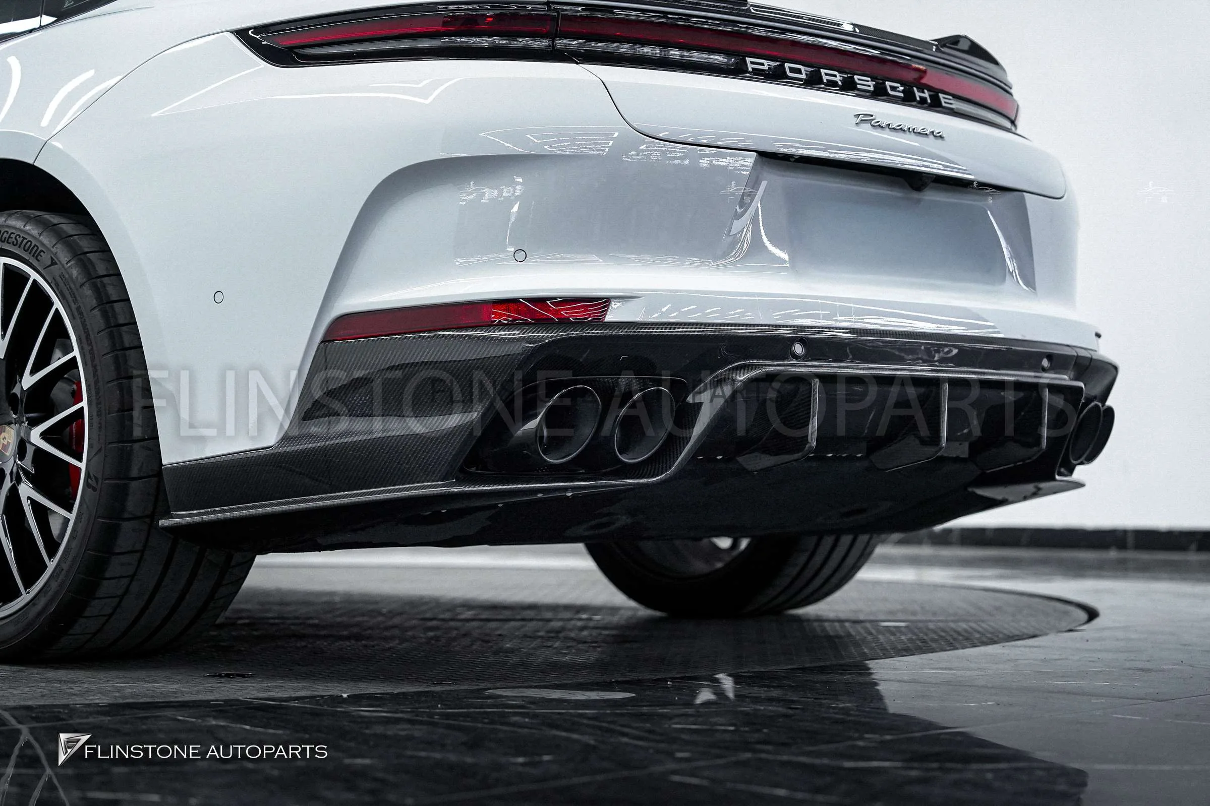 ดิฟฟิวเซอร์ท้าย Carbon Fiber Porsche Panamera 976 ทรง USUS AUTOCLAVE