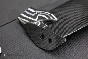 สปอยเลอร์หลังคา Carbon Fiber LAMBORGINI URUS แบรนด์ USUS Autoclave