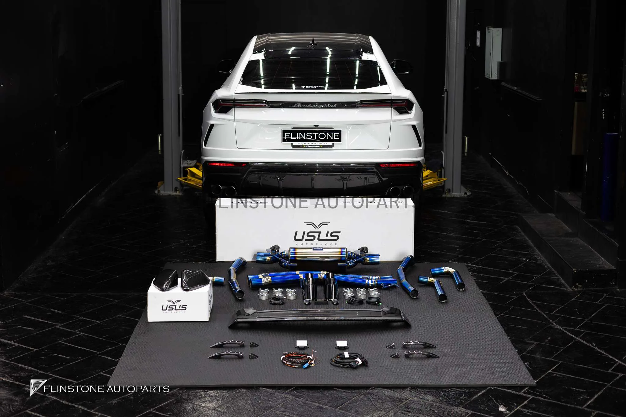 สปอยเลอร์หลังคา Carbon Fiber LAMBORGINI URUS แบรนด์ USUS Autoclave