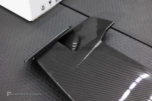 สปอยเลอร์หลังคา Carbon Fiber LAMBORGINI URUS แบรนด์ USUS Autoclave