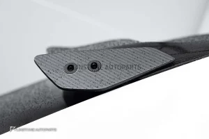 สปอยเลอร์หลังคา Carbon Fiber LAMBORGINI URUS แบรนด์ USUS Autoclave