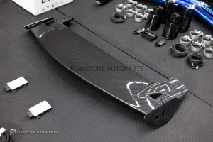 สปอยเลอร์หลังคา Carbon Fiber LAMBORGINI URUS แบรนด์ USUS Autoclave