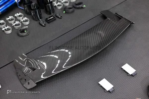 สปอยเลอร์หลังคา Carbon Fiber LAMBORGINI URUS แบรนด์ USUS Autoclave