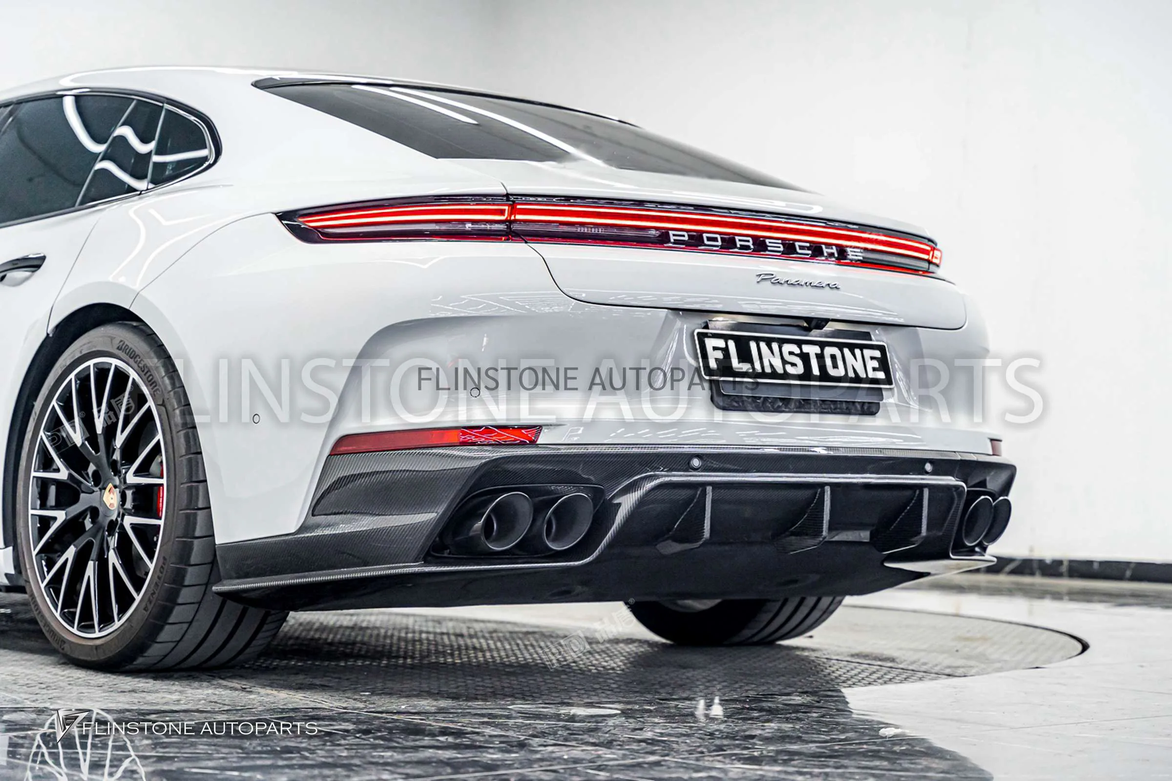 ดิฟฟิวเซอร์ท้าย USUS Austoclave PORSCHE 976 Panamera ทรง Sport Design