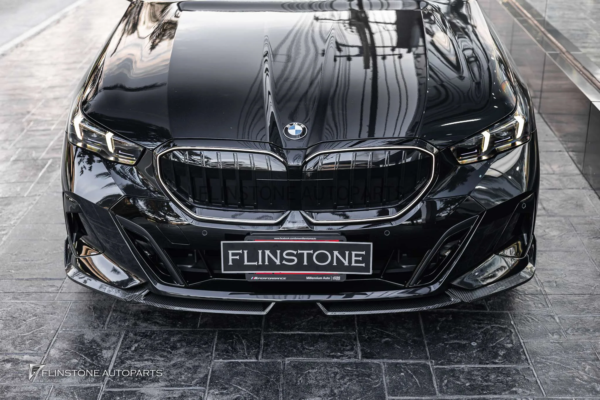 ลิ้นหน้า USUS Autoclave BMW i5 G60 ทรง M Performance