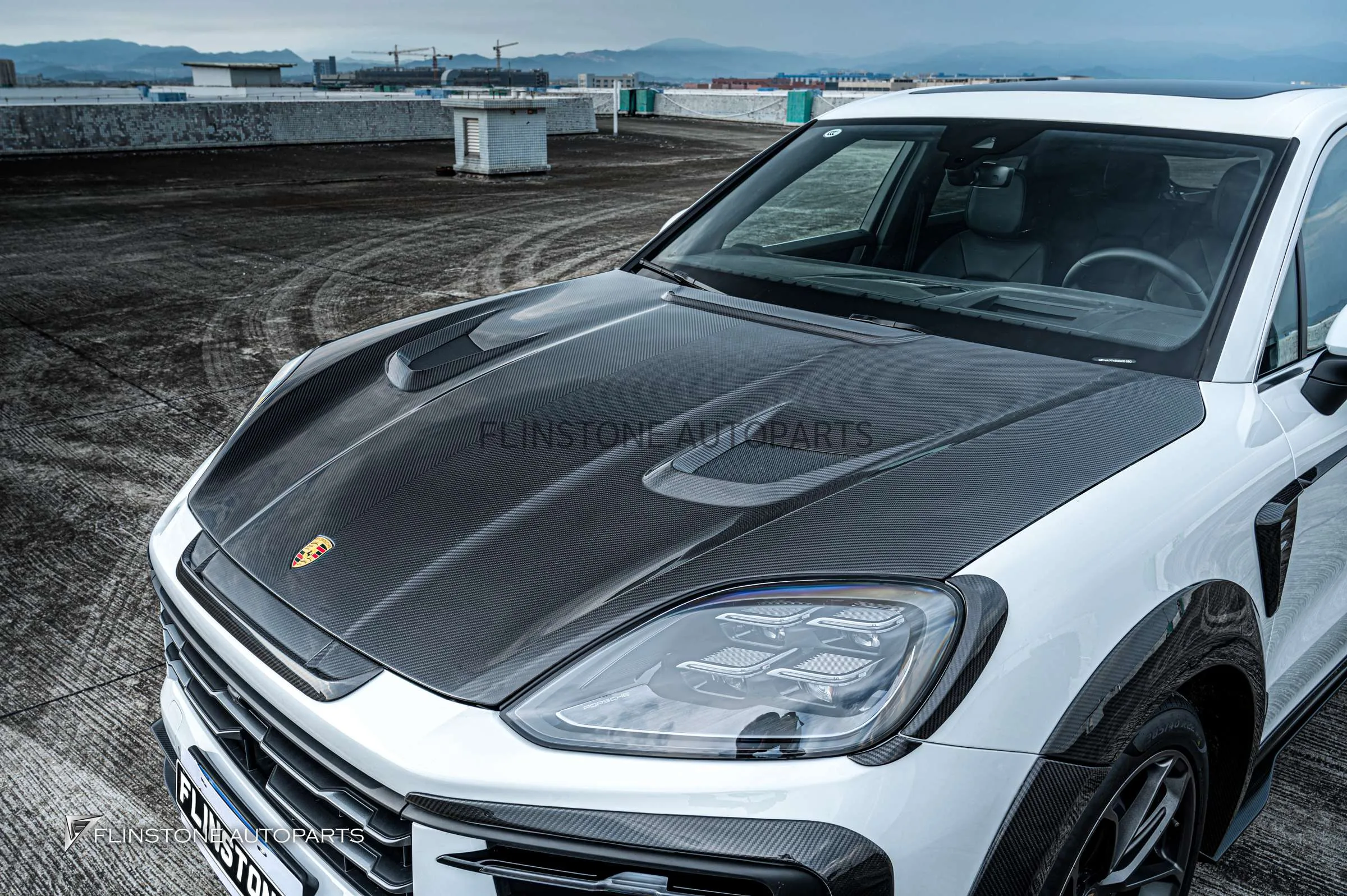 ฝากระโปรงหน้า Carbon Fiber สำหรับ PORSCHE NEW CAYENNE E3 Facelift ทรง USUS Autoclave V.1