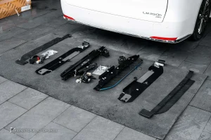 บันไดข้างไฟฟ้าอัตโนมัติ Lexus LM350h LM500h