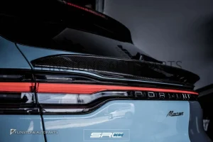 สปอยเลอร์ท้าย Carbon Fiber Porsche Macan ทรง SRC