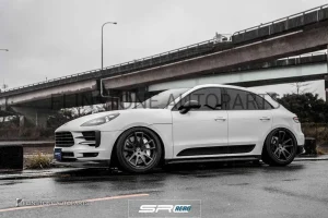 ลิ้นหน้า Carbon Fiber Porsche Macan ทรง SRC