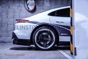 สปอยเลอร์ Carbon Fiber Porsche Taycan ทรง SRC