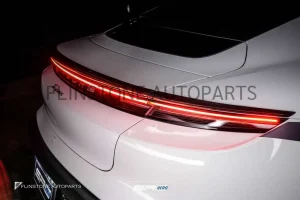 สปอยเลอร์ Carbon Fiber Porsche Taycan ทรง SRC