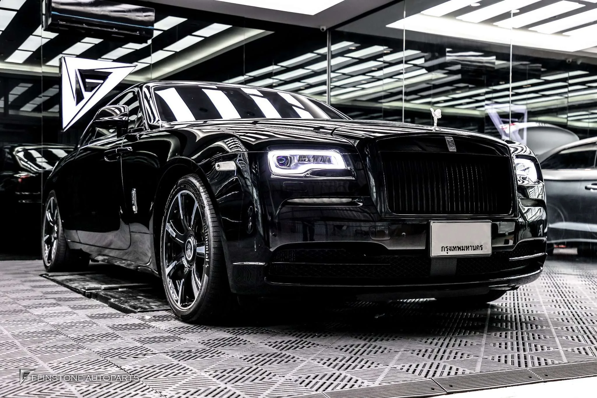 ฟิล์มกันรอย Super Black Rolls-Royce wraith