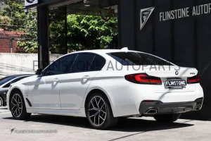 สปอยเลอร์ท้าย BMW G30 ทรง M Performance สีขาว
