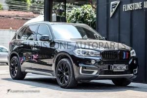 กระจังหน้า BMW F15 X5/F16 X6 เส้นคู่ สีดำเงา พร้อมแถบสามสี