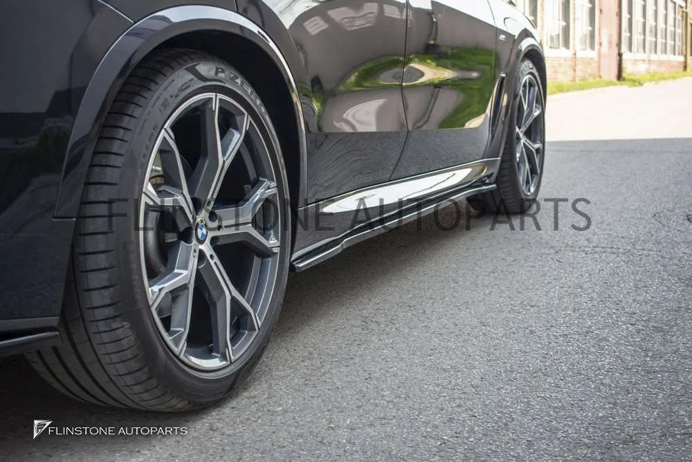 สเกิร์ตข้าง BMW X5 G05 ทรง Maxton design สีดำเงา