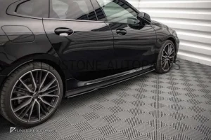 สเกิร์ตข้าง BMW F44 ทรง Maxton design สีดำเงา V.1