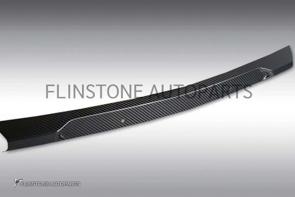 แผ่นปิดฝาท้าย Carbon fiber Lamborghini Urus ทรง OEM
