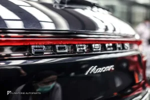 ฝาท้าย PORSCHE Macan พร้อมไฟท้าย LED สีดำ