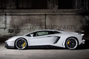 全车包围套件 Carbon Fiber Lamborghini Aventador 款式 NOVITEC