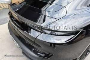 สปอยเลอร์ Carbon Fiber Porsche Taycan ทรง Zyrus
