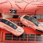 กรอบกุญแจ Porsche รุ่นเก่า สีชมพู