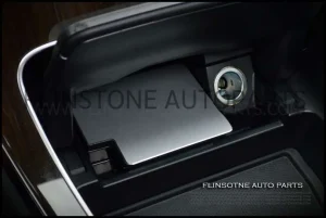 แผ่นแปะข้างช่องเสียบไฟในรถ W205