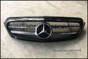 กระจังหน้า W205 AMG สีดำสำหรับรุ่น Executive