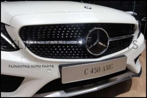 W205 Diamond Front Grille [Black]