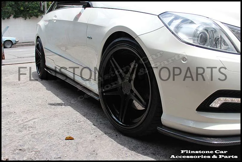 W207 Carbon Fibre Side Skirt