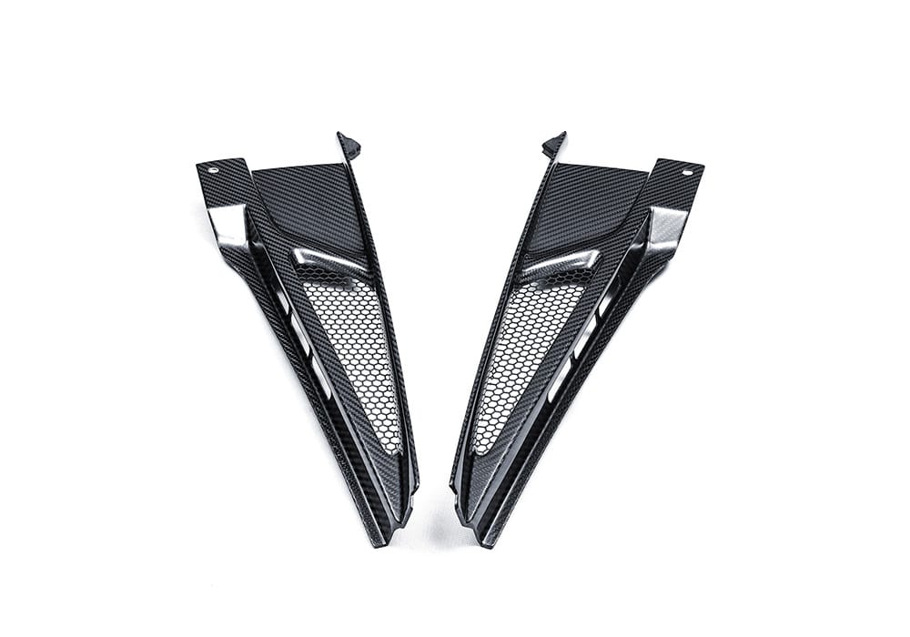 McLaren 720S featuring Carbon Fiber Aero Bridge, highlighting aggressive front-end design and aerodynamic integration