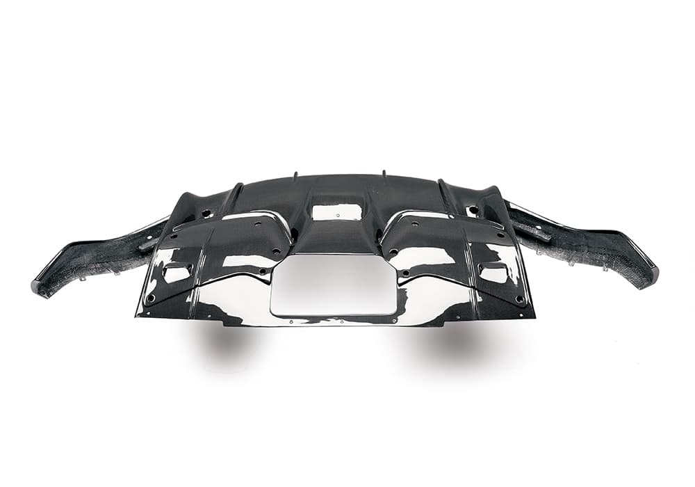 Rear view of Ferrari Purosangue showcasing the Carbon Fiber Rear Diffuser’s sporty and bold design