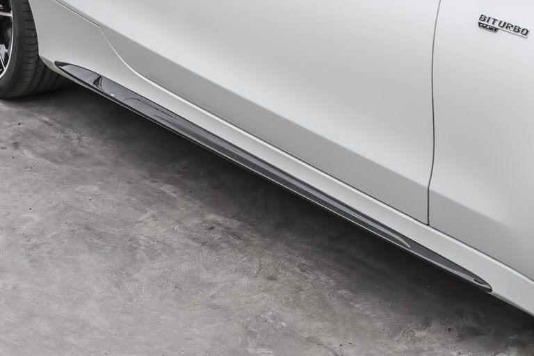 สปอยเลอร์ท้าย W213  ทรง Mercedes Sport สีขาว